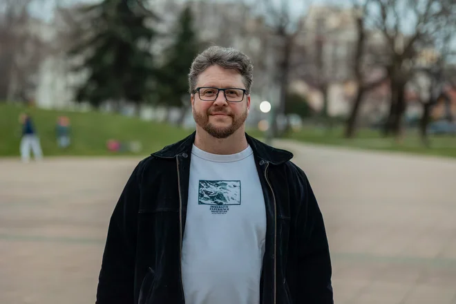 Bistveno je, da je človek po nesreči obdan z dobrimi in pametnimi ljudmi, ki ga v pravih trenutkih potisnejo naprej, ga opogumljajo in ga tudi objamejo, ko potrebuje objem, pravi Mislav Gverić. FOTO: Črt Piksi