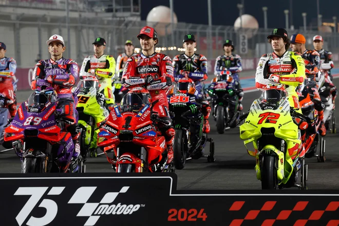 Ducatijevi aduti Jorge Martin, Francesco Bagnaia in Marco Bezzecchi (v ospredju z leve) tudi letos veliko pričakujejo od motociklisitčne sezone. FOTO:  Karim Jaafar Afp