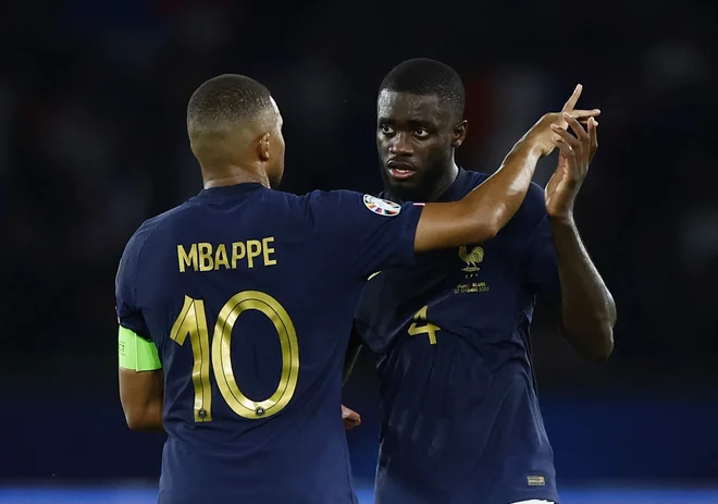 Dayot Upamecano in Kylian Mbappe. Foto Sarah Meyssonnier/Reuters