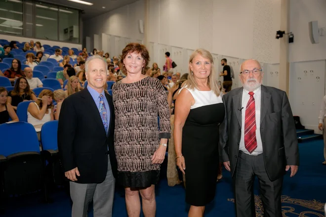 Hči Boni Pajntar Plut (na fotografiji ob njem) nadaljuje očetovo delo v medicinski hipnozi. FOTO: Društvo za medicinsko hipnozo