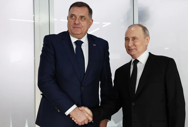 Predsednik Republike Srbske Milorad Dodik se je februarja v Kazanu srečal z ruskim predsednikom Vladimirjem Putinom. Foto Sergei Bobylev/Sputnik/Reuters