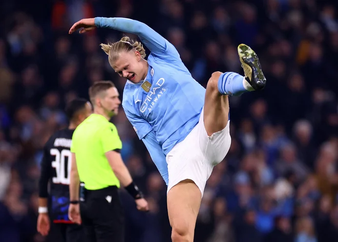 Norveški zvezdnik Erling Haaland je nabrušen za veliki derbi v Liverpoolu, ki mu je doslej zabil tri gole. FOTO: Carl Recine/Reuters