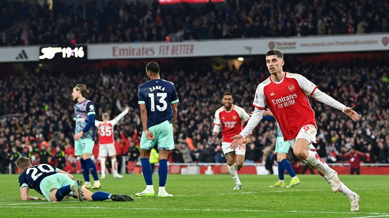 Fotografija: Kai Havertz (desno) je zabil drugi gol za Arsenal in ga prešerno proslavil. FOTO: Justin Tallis/AFP