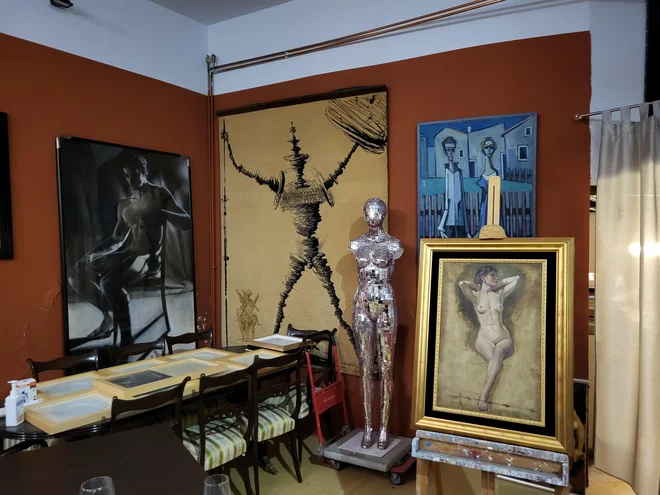 Ženski akt za zdaj ostaja v galeriji v podhodu ljubljanskega Nebotičnika. FOTO: V. U.