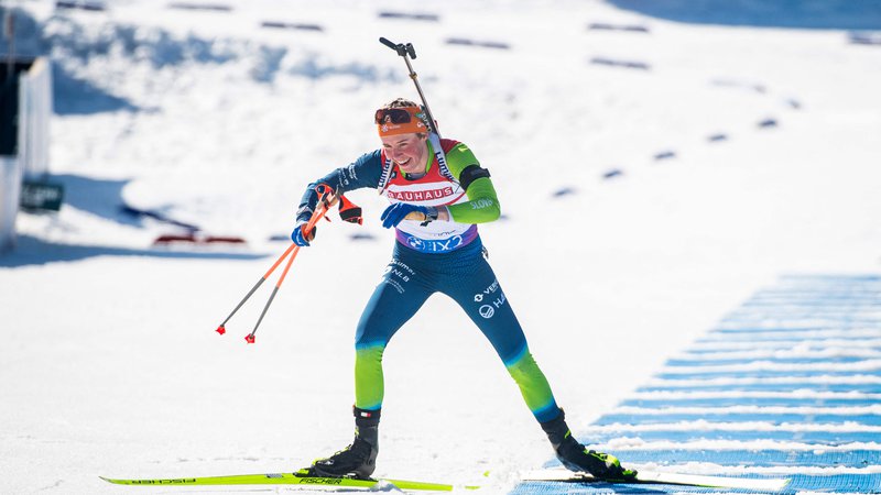 Fotografija: Slovenia's Anamarija Lampic of Slovenia continues skiing after shooting as she competes in the women's 7.5-km sprint of the IBU Biathlon World Cup at Soldier Hollow Nordic Center in Midway, Utah, on March 8, 2024. (Photo by Isaac HALE/AFP) Foto Isaac Hale Afp