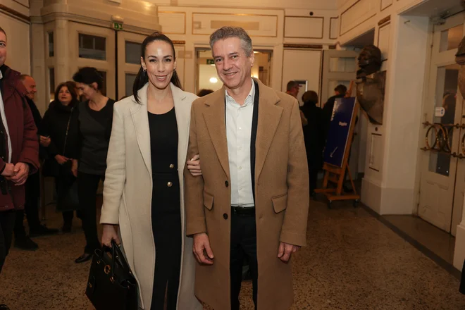 Po plesu ob zmagi na volitvah je iz ožjega kroga Roberta Goloba odšlo precej tistih, s katerimi je začel politično pot. Javnomnenjski trendi padajo, jih bo obrnil s pomočjo vplivnic? Tina Gaber je na vlado pripeljala še eno. FOTO: Mediaspeed.net