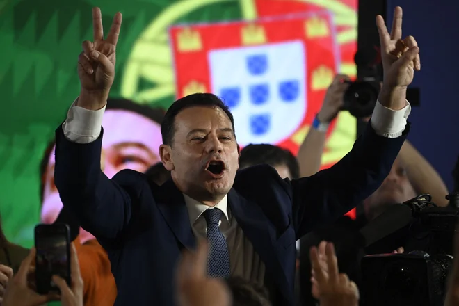 Prvi mož AD Luís Montenegro je kampanjo med drugim gradil na obljubah o spodbujanju gospodarske rasti z zmanjšanjem davčnih obremenitev. FOTO: Miguel Riopa/AFP