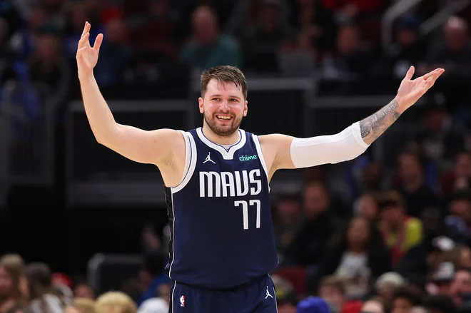 Luka Dončič je Dallas popeljal do zmage nad Chicagom. FOTO: Michael Reaves/AFP