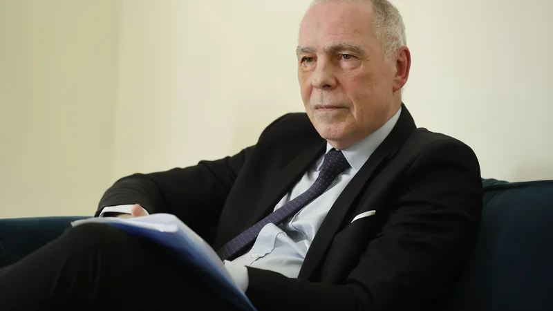 Za CNES so ambicije Slovenije v tem sektorju, ki jih podpirajo visokokakovostna industrija in raziskovalni centri, zagotovilo za plodno sodelovanje, ki bo pripomoglo k razvoju vesoljskih dejavnosti v Evropi, je ob podpisu pisma o nameri poudaril Bernard Luciani. FOTO: Leon Vidic

 