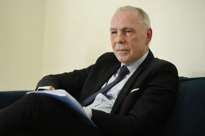 Za CNES so ambicije Slovenije v tem sektorju, ki jih podpirajo visokokakovostna industrija in raziskovalni centri, zagotovilo za plodno sodelovanje, ki bo pripomoglo k razvoju vesoljskih dejavnosti v Evropi, je ob podpisu pisma o nameri poudaril Bernard Luciani. FOTO: Leon Vidic

 
