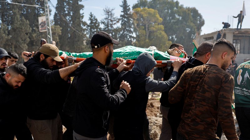 Fotografija: Dva Palestinca so Izraelci ubili na vhodu v bolnišnico. FOTO: Raneen Sawafta/Reuters