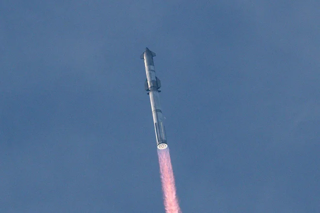 Starship tokrat poletel brez večjih težav. 

FOTO: Chandan Khanna/AFP