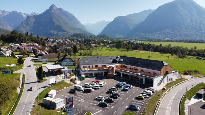 Iz apartmajev pod vznožjem Kanina, imenovanih Biseri Soče, je prelep pogled na gore. FOTO: arhiv Stoje Trade