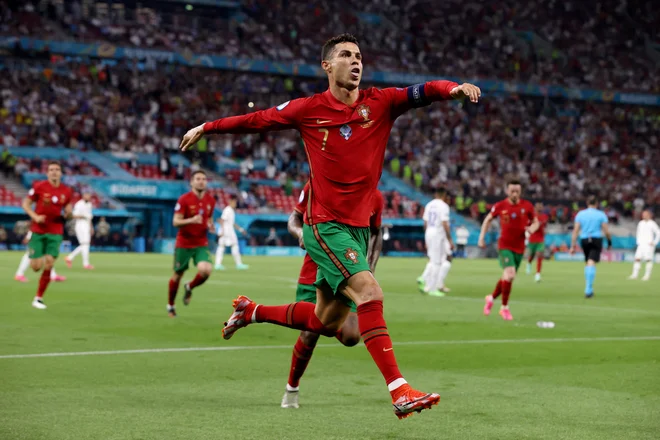 Cristiano Ronaldo prihaja v Stožice. FOTO: Bernadett Szabo/Reuters