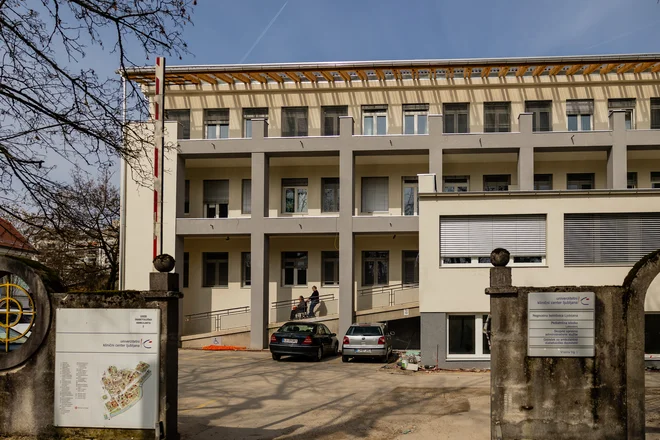 Prenova negovalne bolnišnice UKC Ljubljana obsega energetsko sanacijo 8000 m2 zunanjih zidov in 4200 m2 notranjih prostorov. Negovalna bolnišnica bo imela 93 postelj. Foto Črt Piksi