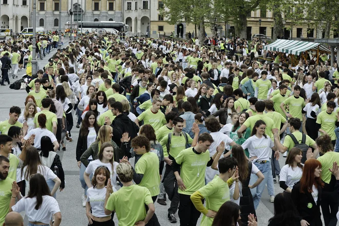 Abiturienti se, kot je pokazala sveža terenska raziskava, počutijo odrinjene, ugotovitev, da jih preveva kolektivni občutek depresije, bi moral biti alarm. Foto Jože Suhadolnik