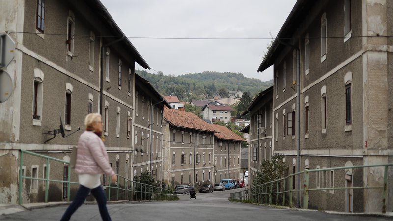 Fotografija: Slovenci smo zelo navezani na svoje stanovanje, ki pa nam nujno ne omogoča kakovostnega življenja. Zlasti če smo starejši. Foto Leon Vidic