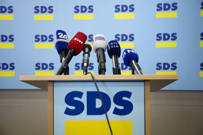 Več kot 73 odstotkov privržencev SDS ocenjuje, da so mediji pri pokrivanju tem s področja politike pristranski, najmanj takšnih odgovorov, dobrih 43 odstotkov, so dali potencialni volivci SD. FOTO: Voranc Vogel