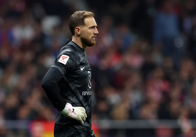 Jan Oblak v zadnjem času prejema veliko zadetkov. FOTO: Isabel Infantes/Reuters