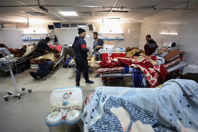 Izrael zagotavlja, da njihovi vojaki operacijo izvajajo le na omejenem območju bolnišnice. FOTO: Kosay Al Nemer/Reuters