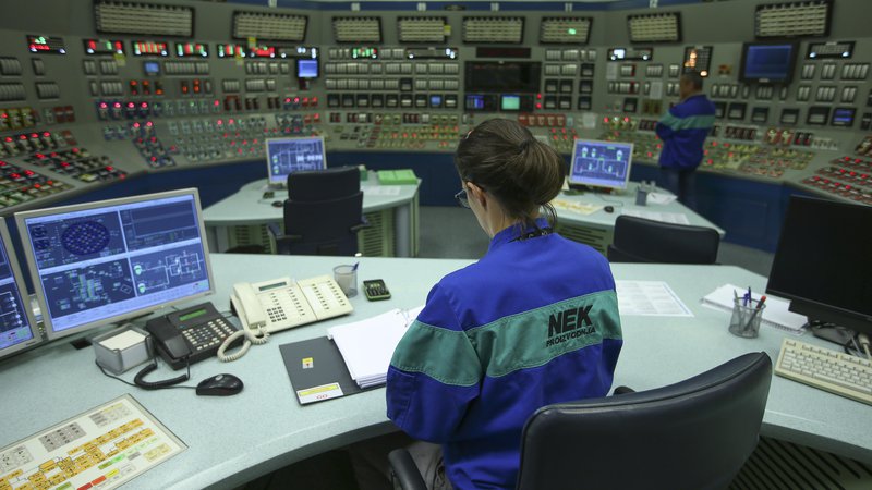 Fotografija: S skrbnim vzdrževanjem in posodobitvami je Nek v prvi deseterici najboljših jedrskih elektrarn. FOTO: Jože Suhadolnik/Delo