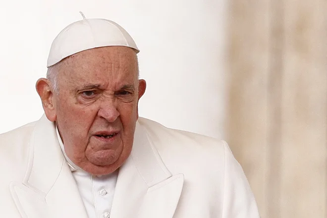 Ta čas ni resnega razloga, da bi razmišljal o odstopu, je poudaril Jorge Mario ­Bergoglio. FOTO: Guglielmo Mangiapane/Reuters