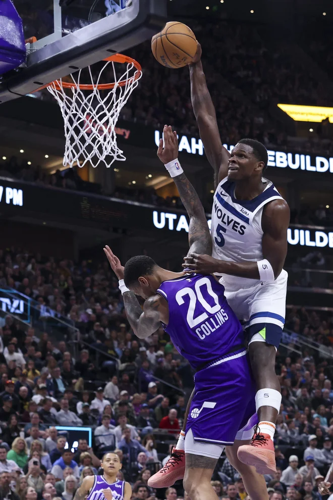 Anthony Edwards je spektakularno zabi. FOTO: Rob Gray/Usa Today Sports