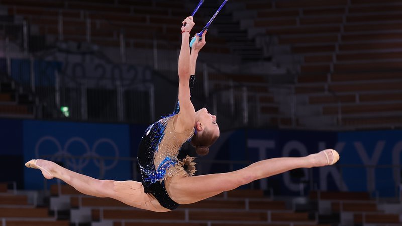 Fotografija: Jekaterina Vedenejeva, prva slovenska predstavnica v ritmični gimnastiki, ki se je uvrstila na olimpijske igre, za Slovenijo nastopa od leta 2018. FOTO: Lindsey Wasson/Reuters