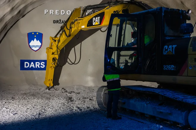 Osemnajstega marca se je v vseh večjih slovenskih medijih pojavila novica o slovesnem odprtju preboja druge predorske cevi v karavanškem predoru. FOTO: Črt Piksi