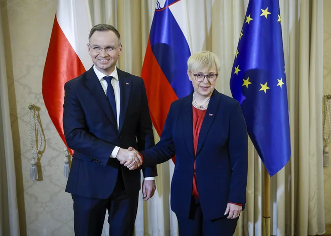 Poljski predsednik Andrzej Duda, ki ga je na Brdu pri Kranju gostila Nataša Pirc Musar, je že večkrat izrazil svojo podporo prepovedi splava na Poljskem. FOTO: Jože Suhadolnik/Delo
