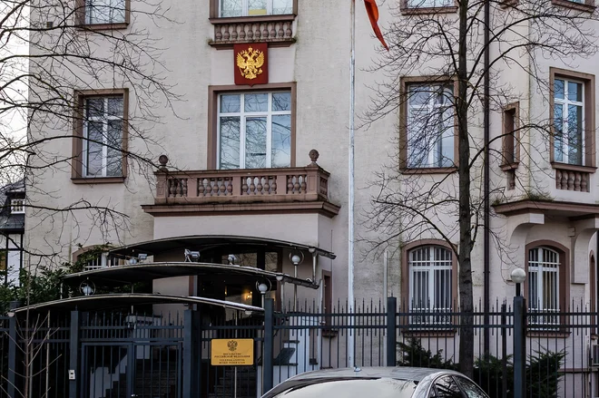 Zunanje ministrstvo je rusko veleposlaništvo obvestilo, da mora diplomat Slovenijo zapustiti do 28. marca. FOTO: Črt Piksi/Delo