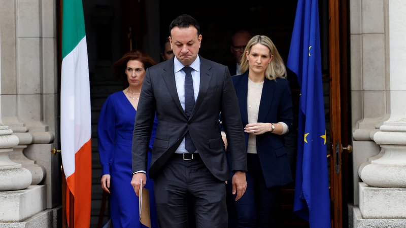 Fotografija: Irski premier Leo Varadkar je dan po svojem odstopu vztrajal, da bo menjava na čelu vlade »dobra za stranko, za vlado in za državo«. FOTO: Damien Eagers/Reuters