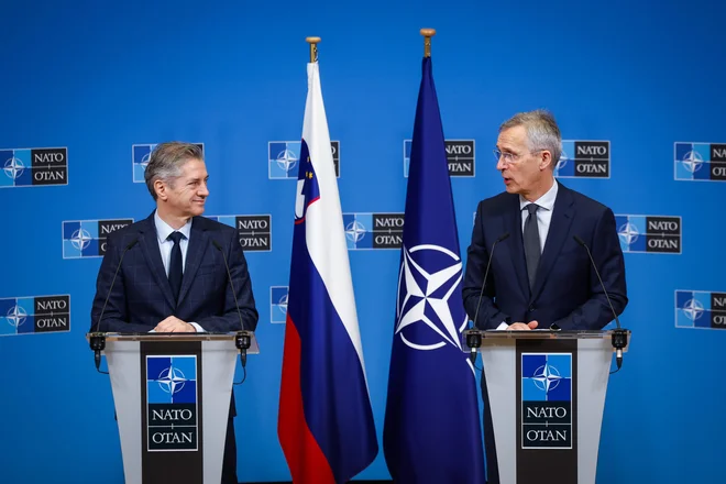 Generalni sekretar Nata Jens Stoltenberg je ocenil, da nevaren položaj v svetu zahteva več vlaganj v obrambo.  FOTO: Anze Malovrh/STA
