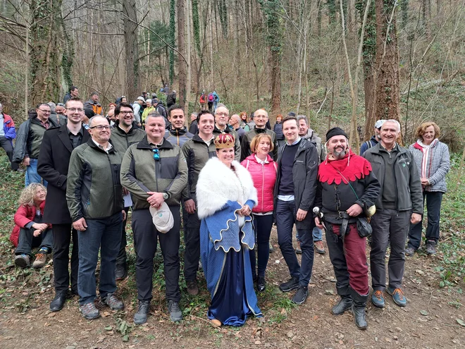 Osrednja slovenska prireditev ob mednarodnem dnevu gozdov je bila tokrat v mestnem gozdu v Celju. Mestu so ga podarili celjski grofje, zato je prišla na obisk tudi Barbara Celjska. FOTO: Špela Kuralt