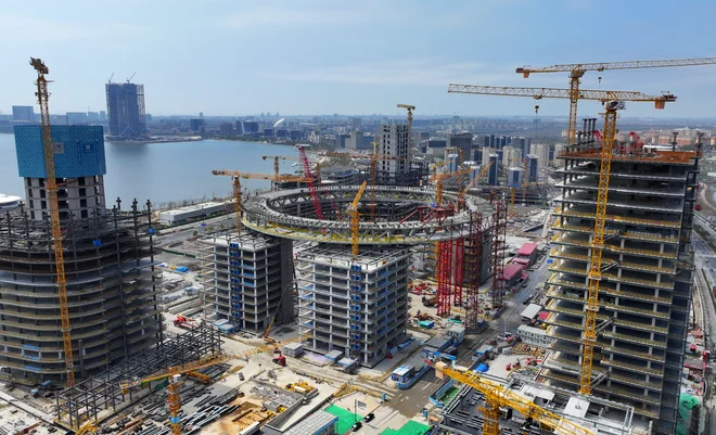 Slogani Komunistične partije Kitajske niso usmerjeni samo v razlago kitajskega gospodarskega razvoja, temveč predvsem v to, zakaj je njihov razvoj boljši od zahodne modernizacije. FOTO: Nurphoto via AFP