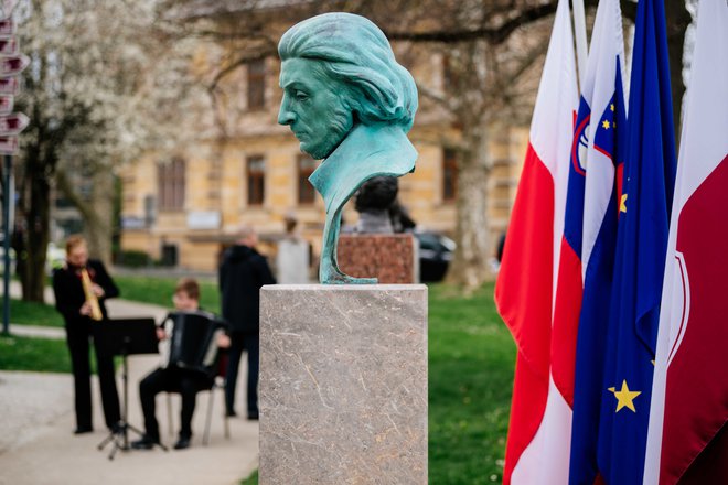 Kip Adama Mickiewicza v Kranju FOTO: Mediaspeed 