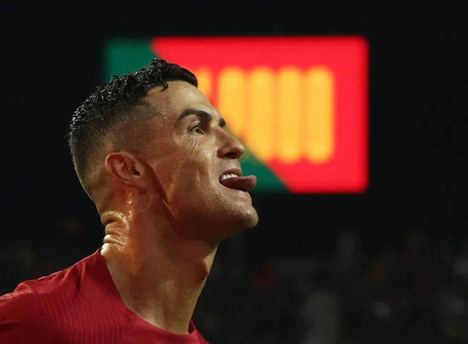 Kjerkoli se pojavi in kamorkoli stopi, je Cristiano Ronaldo idol. FOTO: Pedro Nunes/Reuters