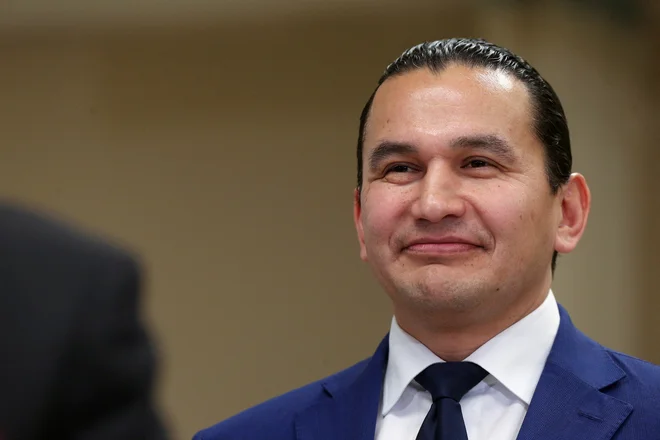Wab Kinew, nedavno izvoljeni premier kanadske province Manitoba, je razveljavil odločitev prejšnje vlade. FOTO: Shannon Vanraes/Reuters