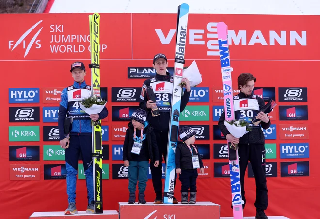 Peter Prevc, Daniel Huber in Johann Andre Forfang so stali na zmagovalnem odru. FOTO: Borut Živulović/Reuters