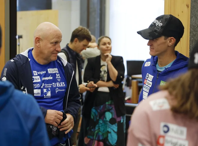 Goran Janus (med pogovorom s Petrom Prevcem) se že veseli novih izzivov. FOTO: Jože Suhadolnik/Delo