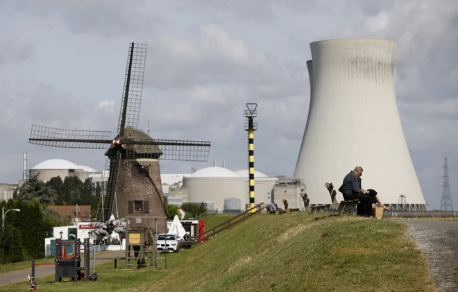 Tako so nekoč jezdili energijo in tako jo danes. Zdaj je samo stvar izbire. FOTO: Francois Lenoir/Reuters