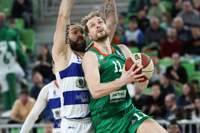 Jaka Blažič se je odlikoval z 18 točkami (za tri 3:4), 8 skoki in 9 asistencami. FOTO: ABA