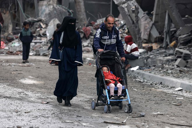 Palestinci umirajo tudi od lakote. FOTO: Mohammed Abed(AFP