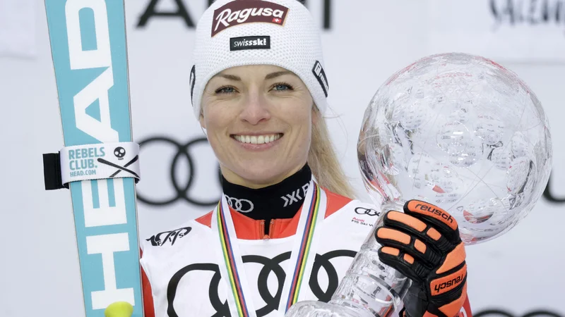 Za odlično sezono je sledila nagrada – veliki kristalni globus. FOTO: Leonhard Föger/Reuters