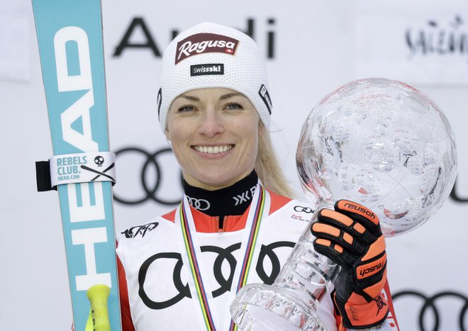Lara Gut-Behrami je dosegla zmago manj od Mikaele Shiffrin, a osvojila nekaj več evrov. FOTO: Leonhard Föger/Reuters