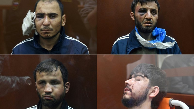 Fotografija: Na obrazih obtožencev so bili opazni sledovi zasliševanja. FOTO: Tatjana Makejeva/AFP