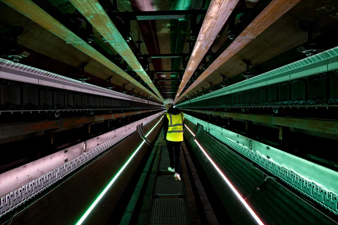 Direktor EHC Sascha Lamme v 420-metrski cevi. FOTO: Nick Gammon/AFP