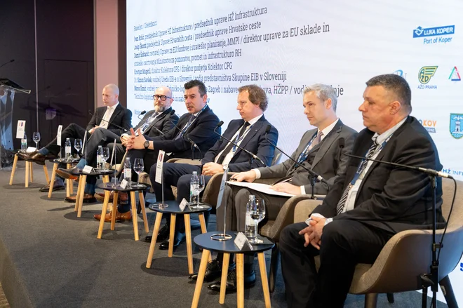 Na konferenci o gradbeništvu so spregovorili o vlaganju v infrastrukturo v Sloveniji in na Hrvaškem. FOTO: Voranc Vogel/Delo