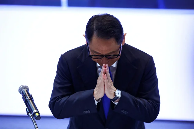 Predsednik Toyote Akio Tojoda se je nedavno opravičil zaradi nečednosti pri znamki Daihatsu, nekoč se je zagovarjal pred ameriškim kongresom zaradi zatikajočih se pedal. FOTO: Athit Perawongmetha/Reuters