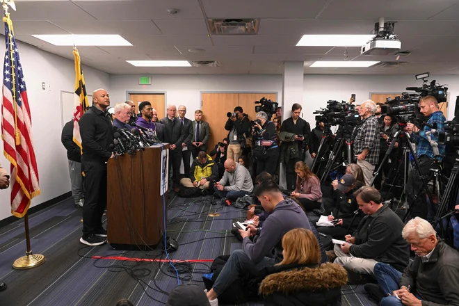 Na tiskovni konferenci, kjer so sporočili novico o najdenih truplih, je spregovoril tudi guverner zvezne države Maryland Wes Moore. FOTO: Roberto Schmidt/AFP